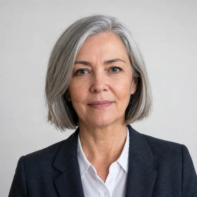 Janet Holloway, Editor in Chief at Lelfy